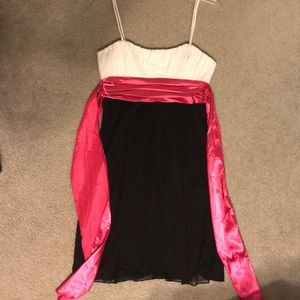 Black and white dress with a pink tie